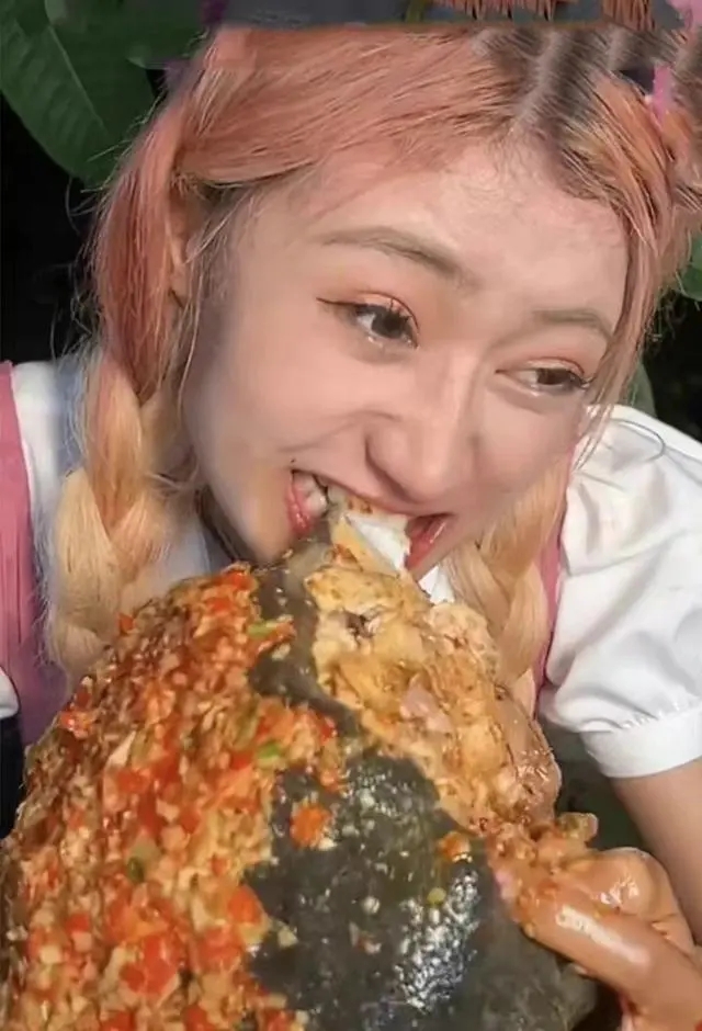 网红为流量吃播濒危大白鲨！明知故食的吃播必须叫停